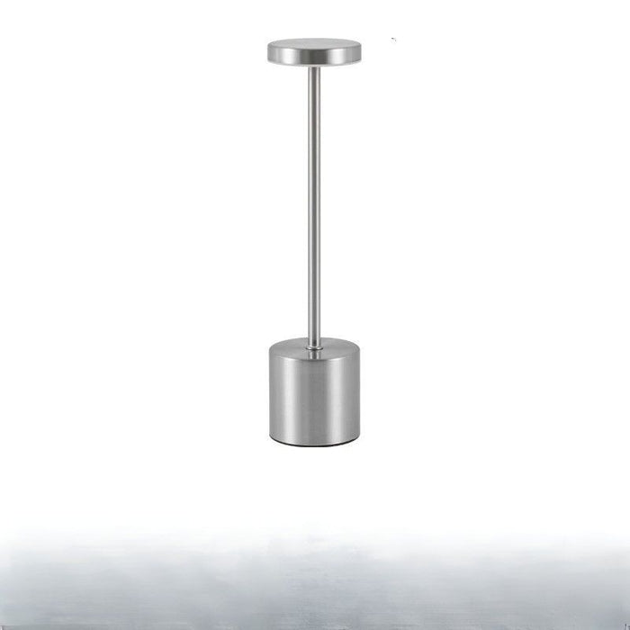 Luminária Decorativa Touch LED Premium prata, acabamento metálico sofisticado e estrutura cilíndrica moderna.